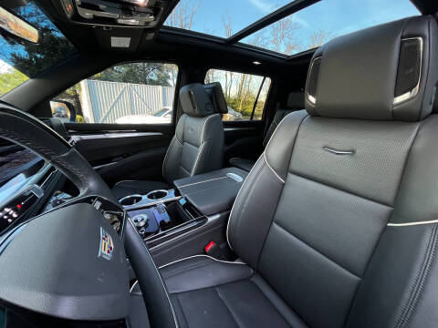 2025 Cadillac Escalade ESV Sport