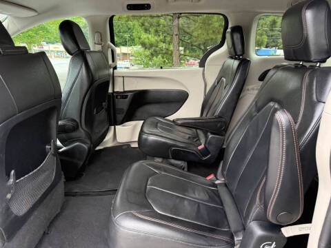 2017 Chrysler Pacifica Touring-L