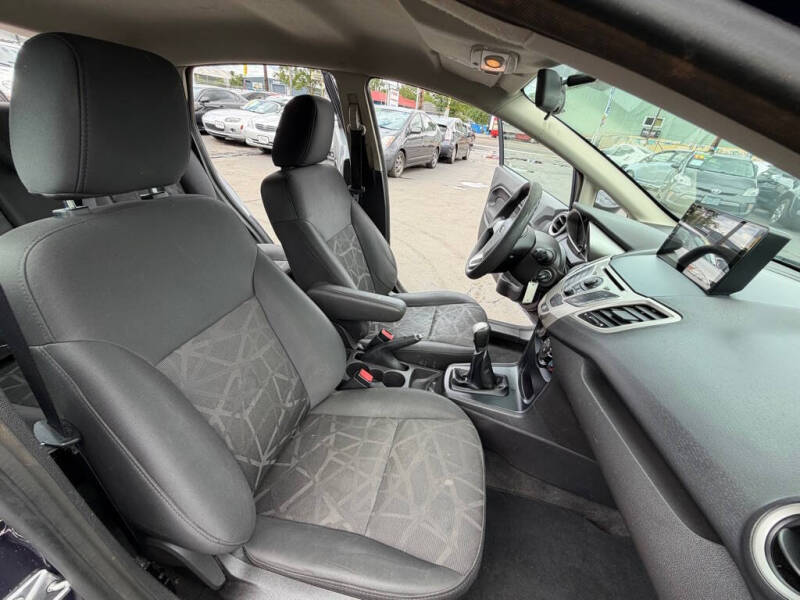 2012 Ford Fiesta SE