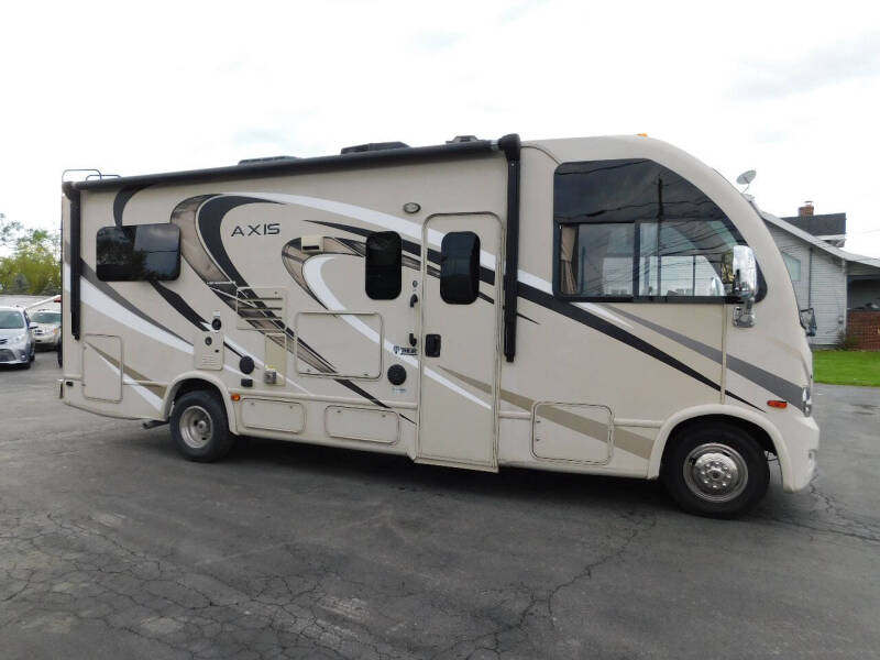 2017 Thor Motor Coach Axis