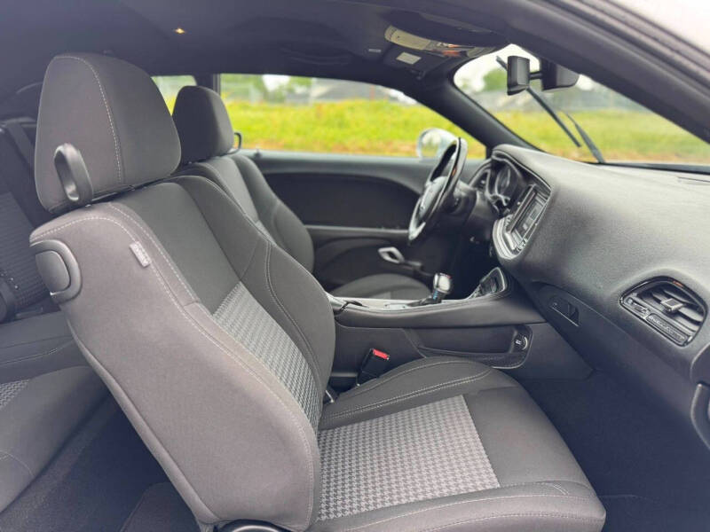 2021 Dodge Challenger SXT