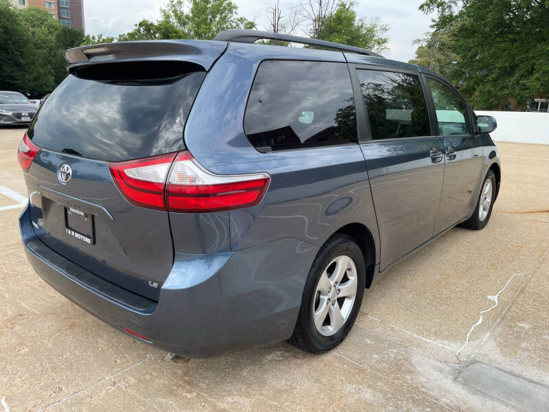 2016 Toyota Sienna LE 7-Passenger Auto Access Seat