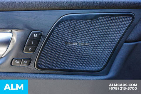 2024 Volvo XC60 Recharge T8 Plus Dark Theme