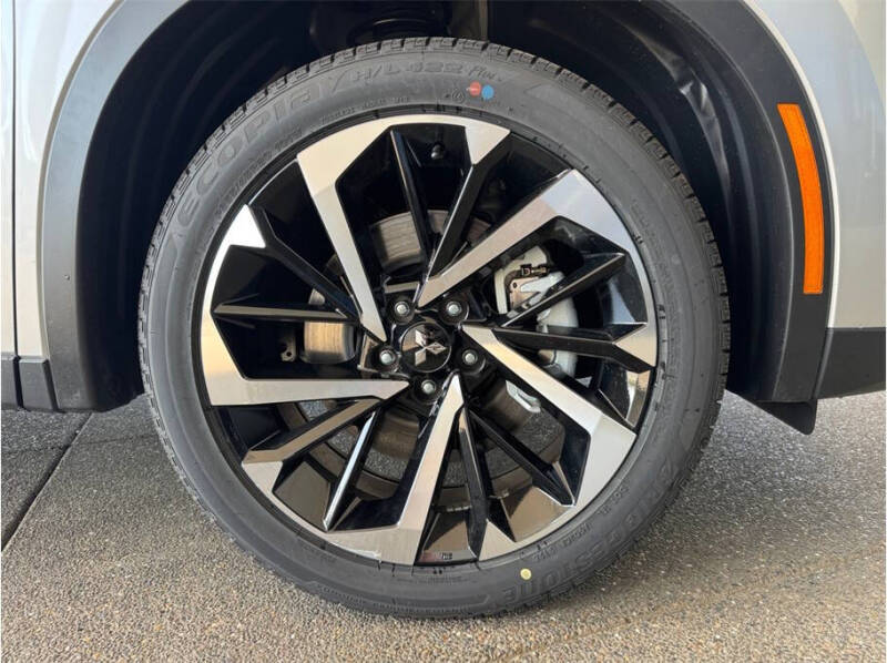 2025 Mitsubishi Outlander PHEV SE