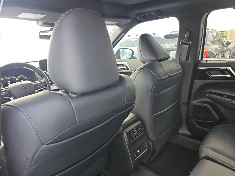 2025 Mitsubishi Outlander PHEV SEL Black Edition