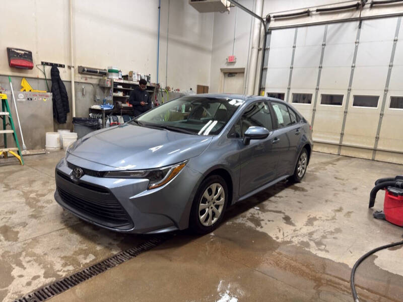 2024 Toyota Corolla LE's photo