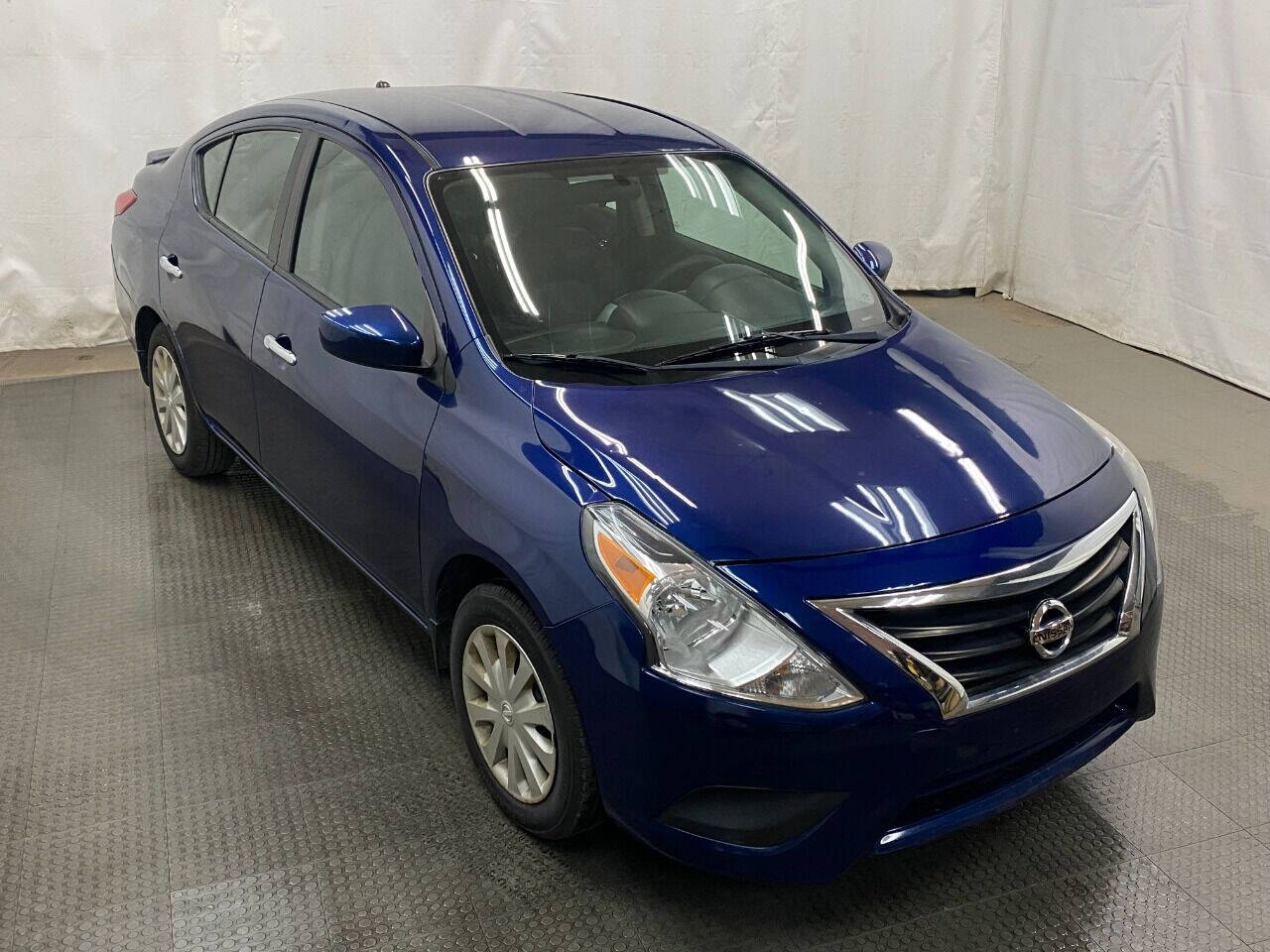 2018 Nissan Versa SV 4dr Sedan - Blue exterior view 2