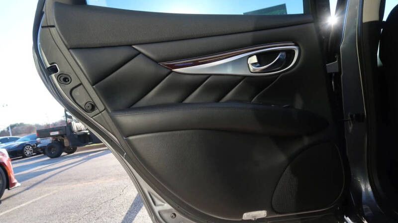 2017 Infiniti Q70 3.7