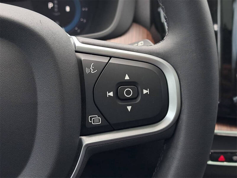 2022 Volvo XC60 B5 Momentum