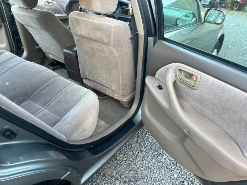 1999 Toyota Camry XLE photo 16