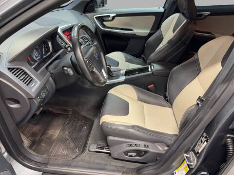 2016 Volvo XC60 T5 Drive-E Platinum