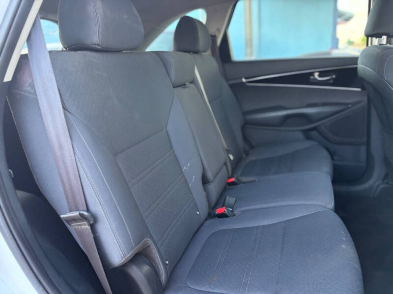 2020 Kia Sorento S V6