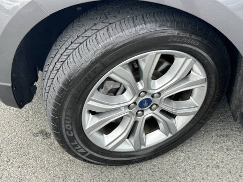 2022 Ford Edge Titanium