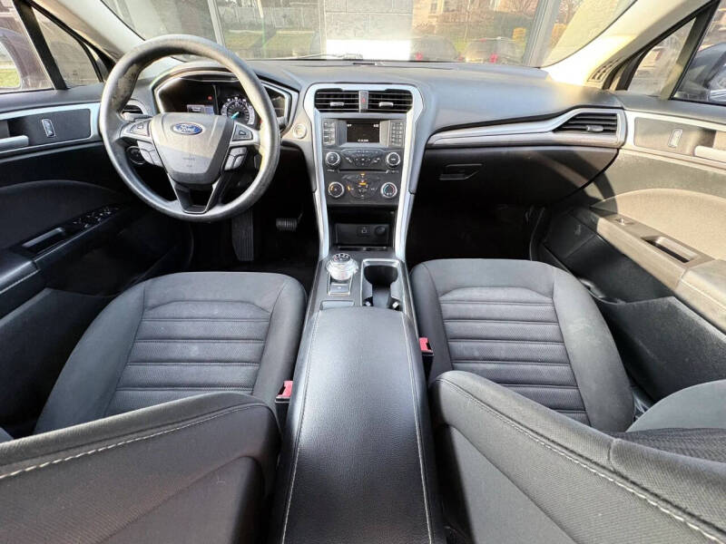 2017 Ford Fusion SE