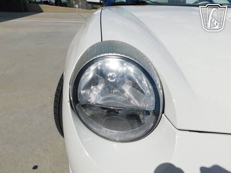 2002 Ford Thunderbird Deluxe