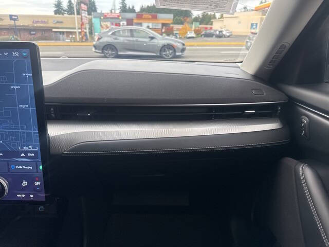 2022 Ford Mustang Mach-E Select