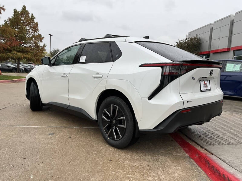 2026 Toyota bZ XLE Plus