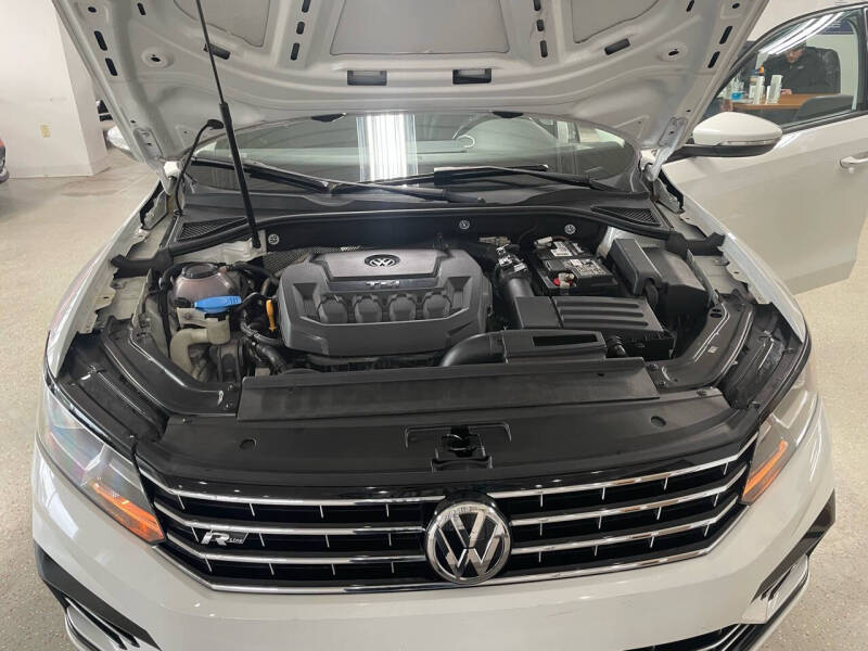 2018 Volkswagen Passat R-Line photo 22