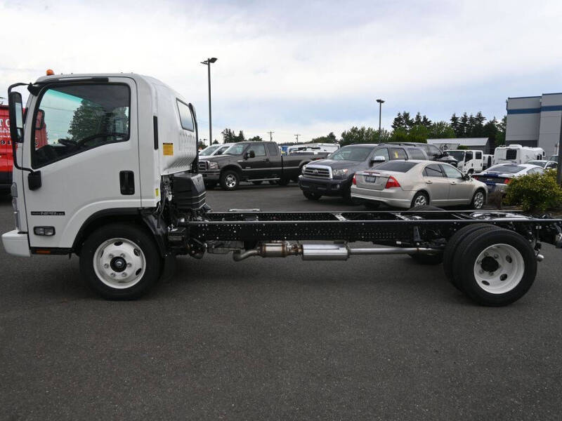 2024 Isuzu NPR HD 1F3