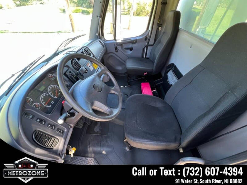 2012 Freightliner M2 106