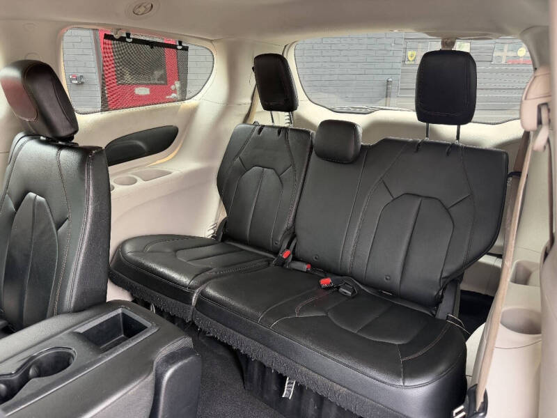 2017 Chrysler Pacifica Touring Plus