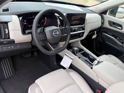 2026 Nissan Pathfinder SL
