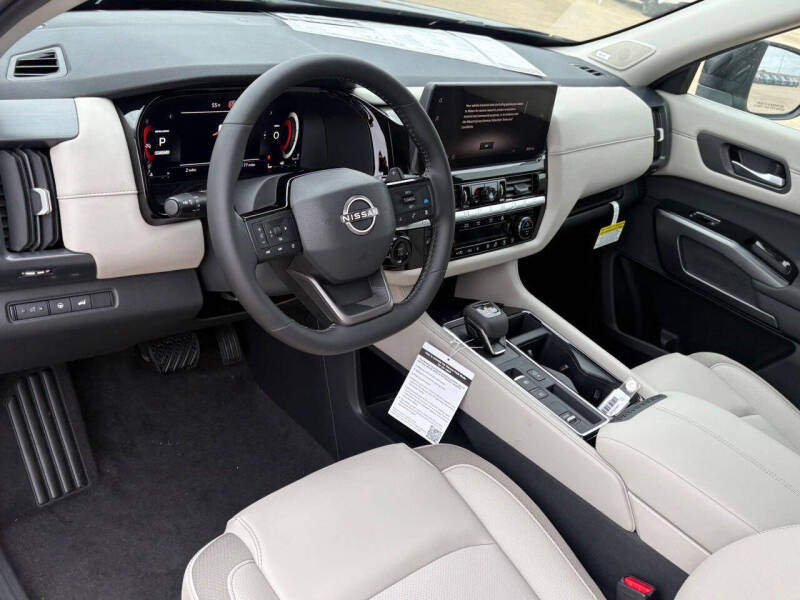 2026 Nissan Pathfinder SL