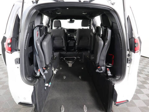 2024 Chrysler Pacifica Touring