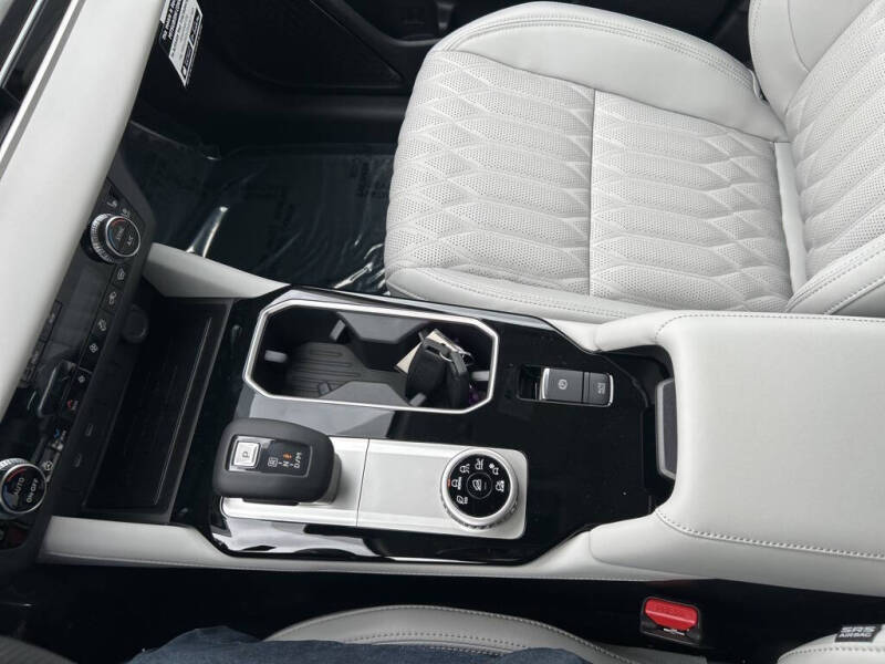 2025 Mitsubishi Outlander SEL Platinum Edition