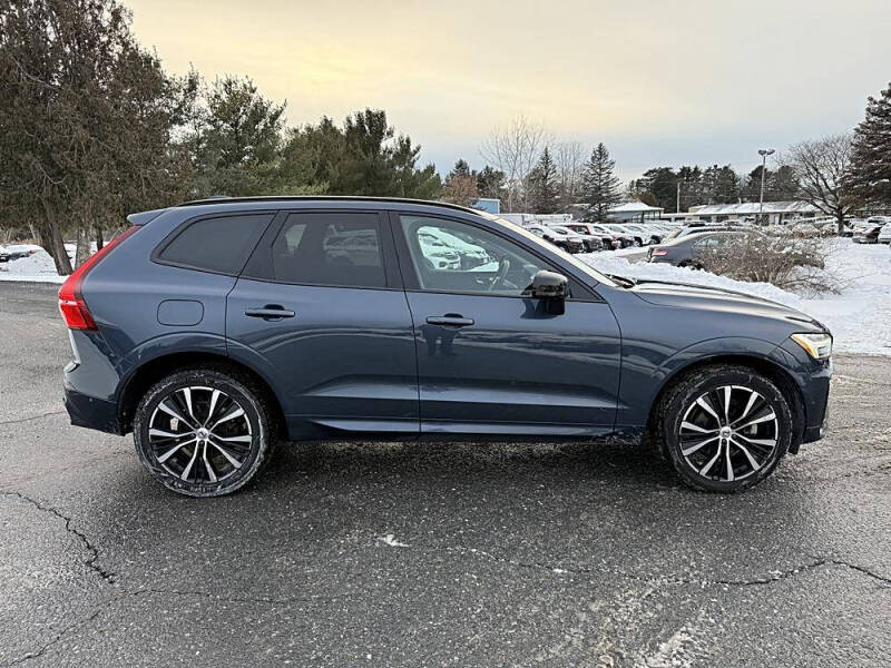 2024 Volvo XC60 B5 Plus Dark Theme