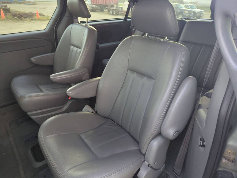 2004 Chrysler Town and Country Touring