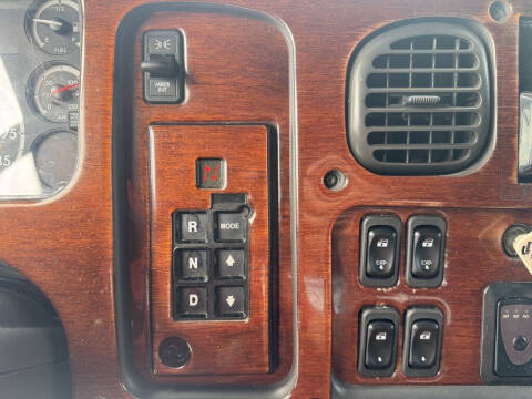 2005 Freightliner M2 106