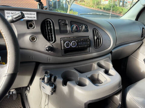 2005 Ford E-Series E-350 SD