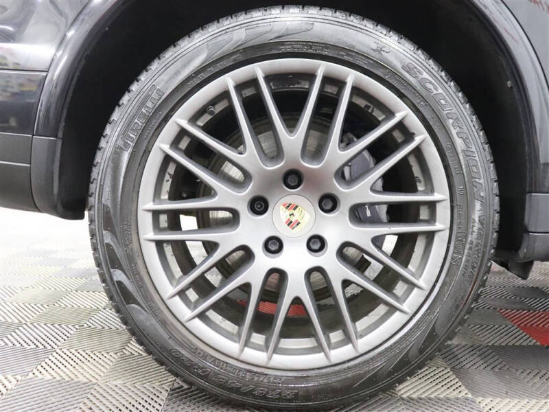 2017 Porsche Cayenne Platinum Edition