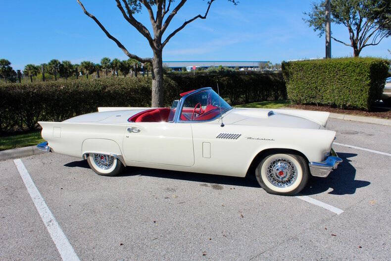 1957 Ford Thunderbird