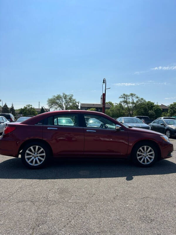 2012 Chrysler 200 Limited photo 9