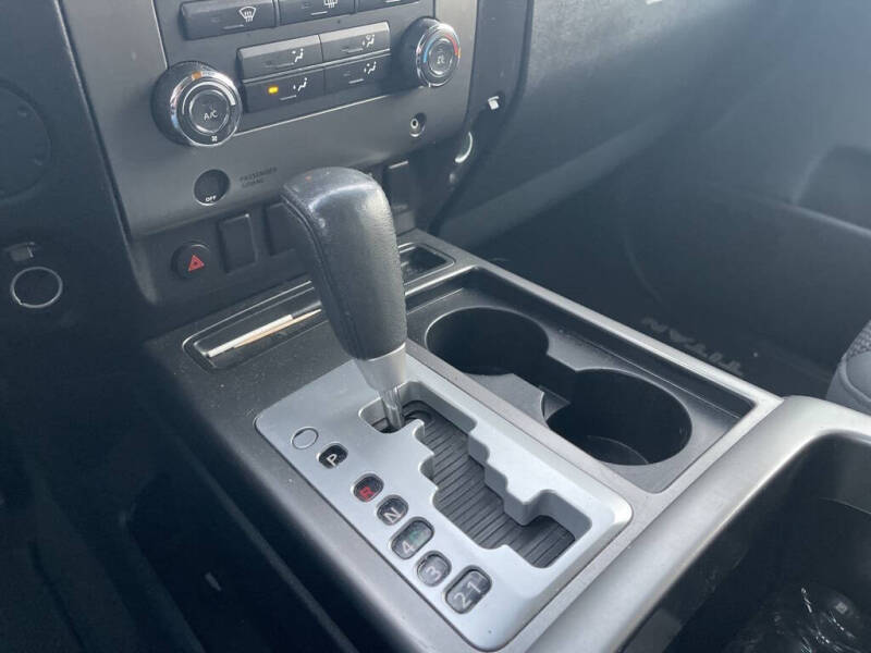 2012 Nissan Titan SV