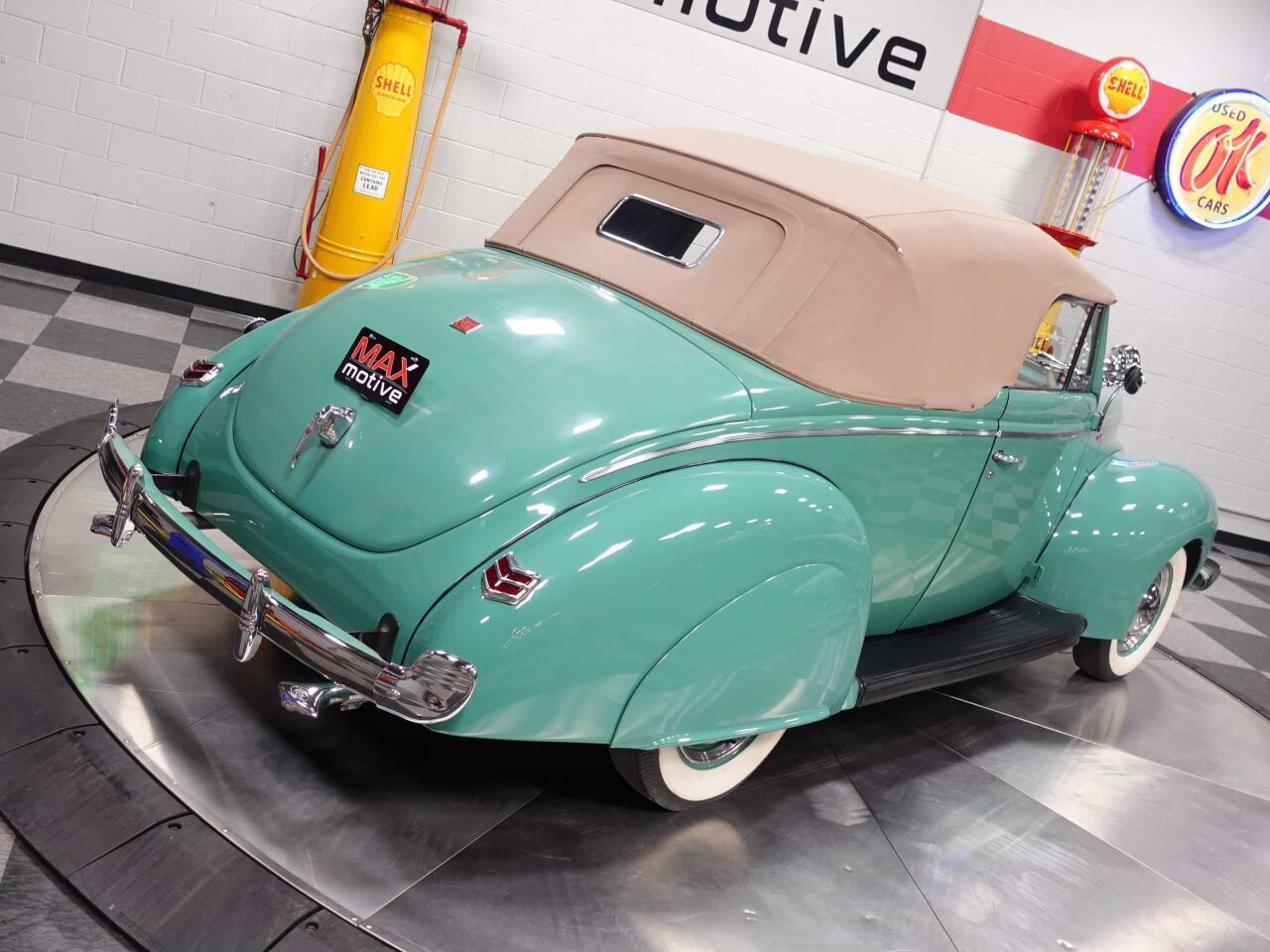 1940 Ford Deluxe 63
