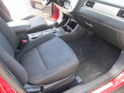 2016 Mitsubishi Outlander SE