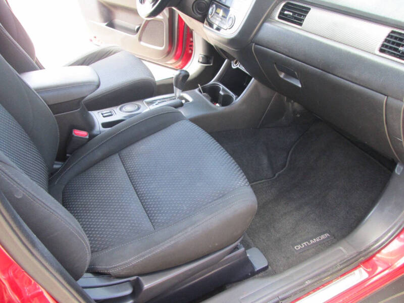 2016 Mitsubishi Outlander SE