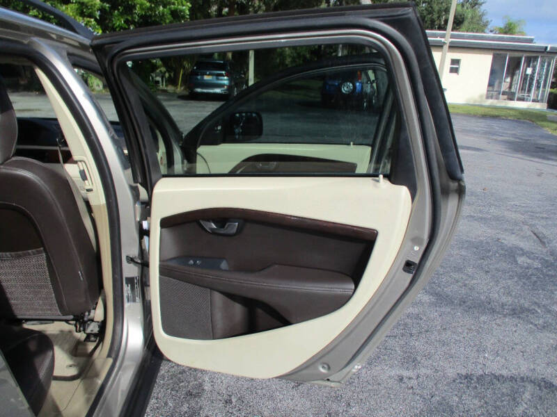 2012 Volvo XC70 T6 Premier Plus