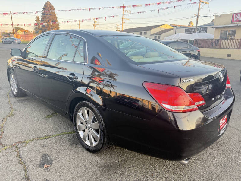 2005 Toyota Avalon XLS