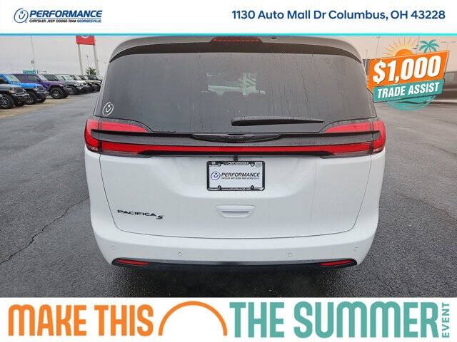 2026 Chrysler Pacifica Select