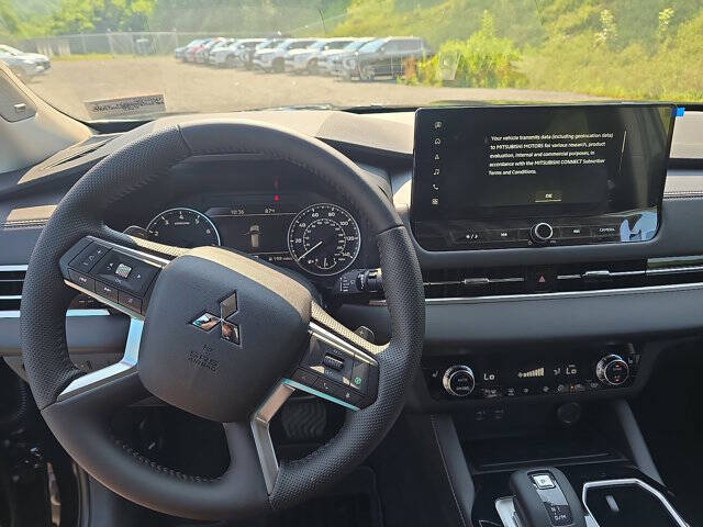 2025 Mitsubishi Outlander SE