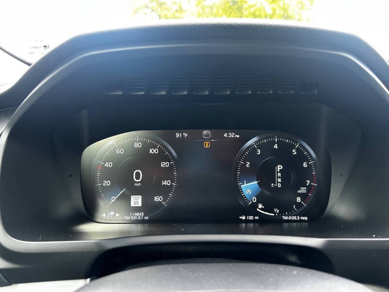 2016 Volvo XC90 T6 Momentum