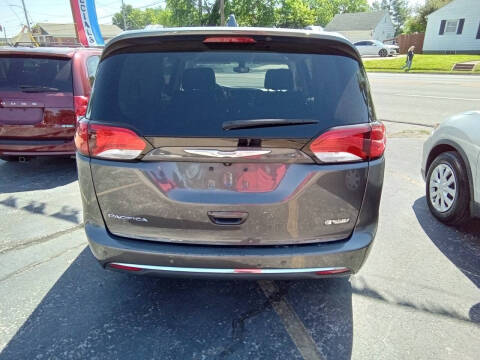 2017 Chrysler Pacifica Touring-L Plus