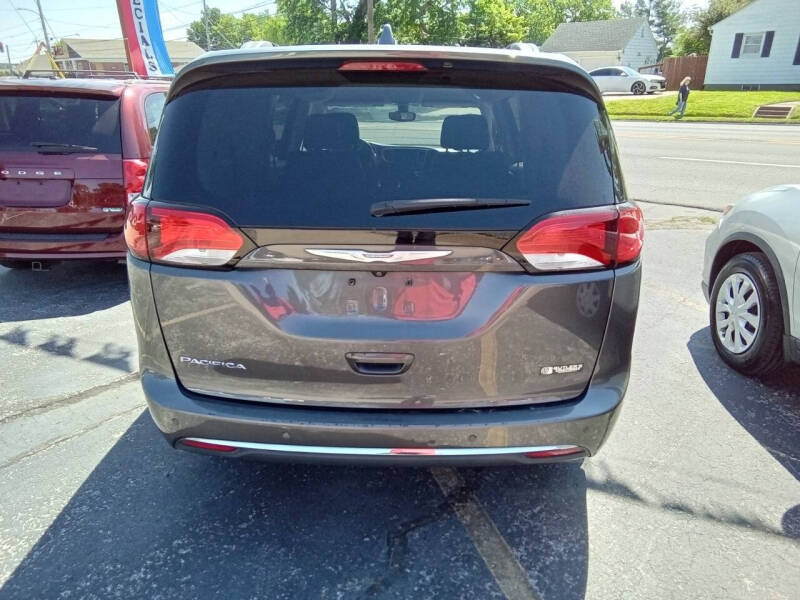 2017 Chrysler Pacifica Touring-L Plus