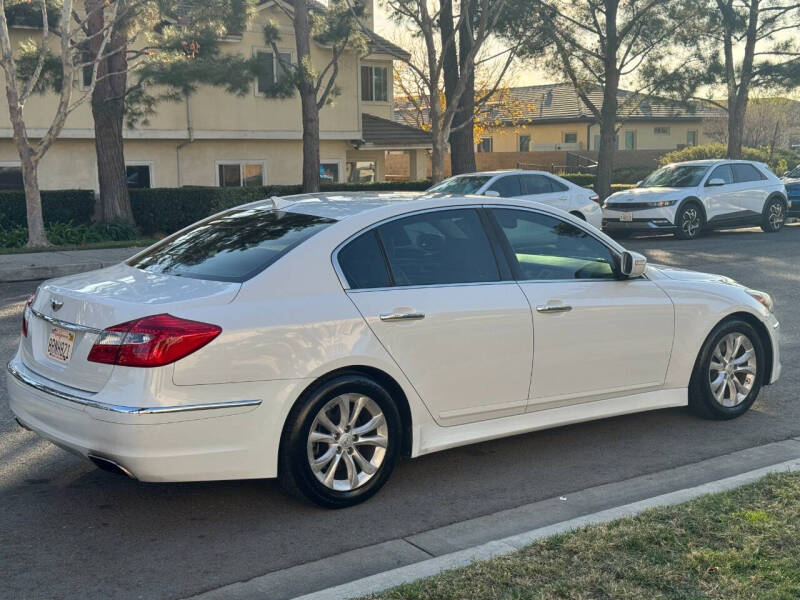 2013 Hyundai Genesis 3.8 photo 11