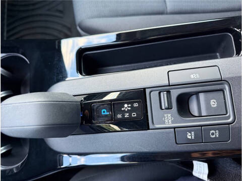 2023 Toyota Prius LE