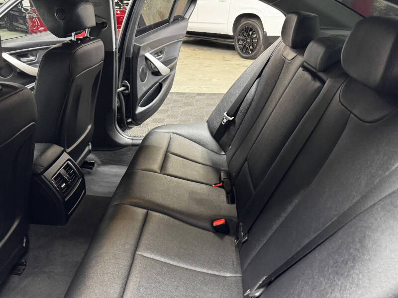 2018 BMW 3 Series 320i